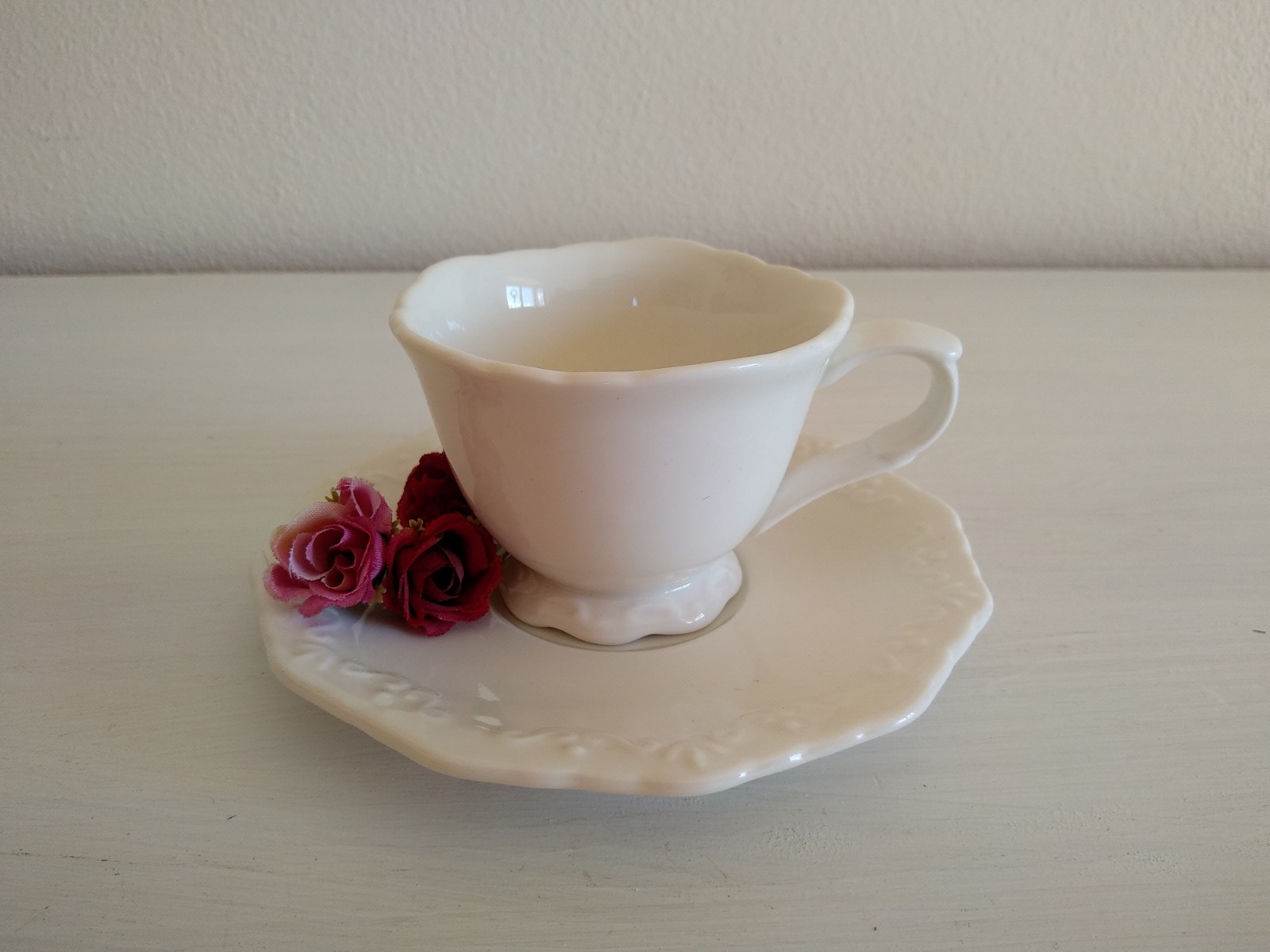 Chic Antique Porcelánový šálek s podšálkem na espresso s krajkou Provence