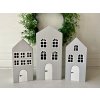 Dřevěné šedé domečky s bílou střechou 1 (2)