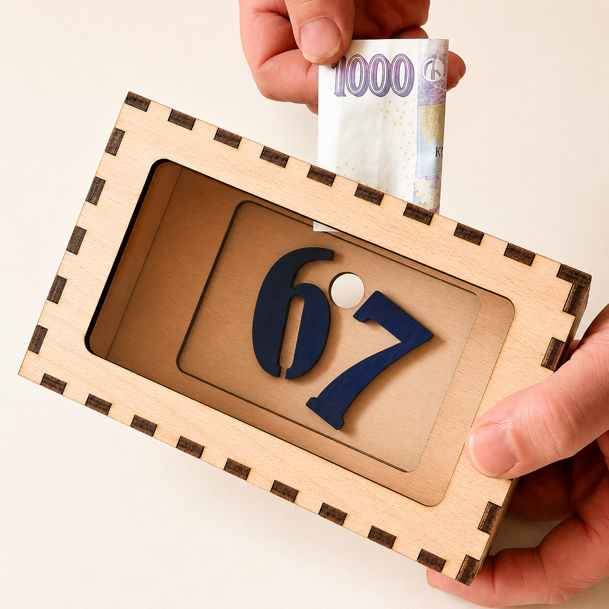 Pokladnička s motivem 67