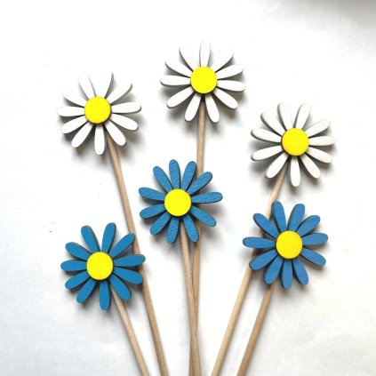 dřevěné dekorace - jarní výzdoba - květiny