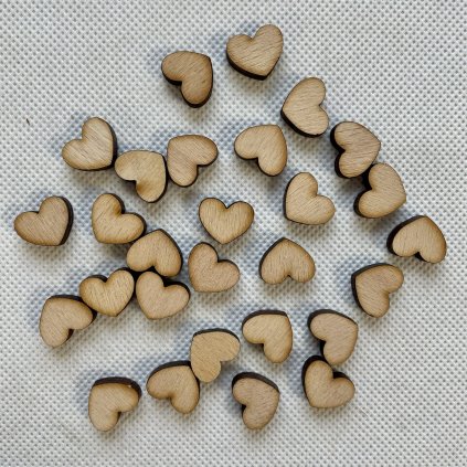Dřevěná srdíčka na svatbu