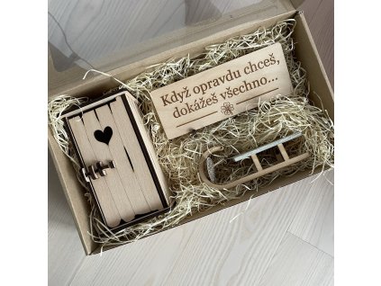 Vánoční dárková sada s vtipnou pokladničkou, motivační cedulkou a sáněmi