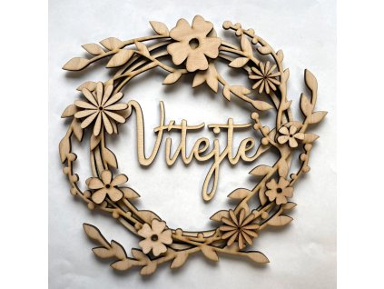 Dřevěný věnec na dveře - jarní dekorace