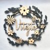 Dřevěný věnec na dveře - jarní výzdoba