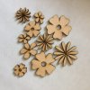 Set 12 ks kytiček 3-6 cm  Dřevěná malá kytička