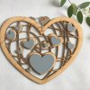 Dřevěné srdce se srdíčky