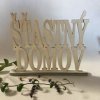 Nápis Šťastný domov ve stojánku 22 cm, 2 barvy  Dřevěný nápis Domov na stůl