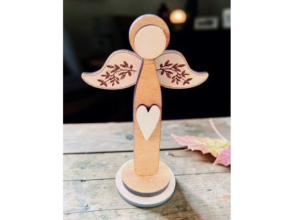 Dřevěný anděl srdce 12cm ♥️