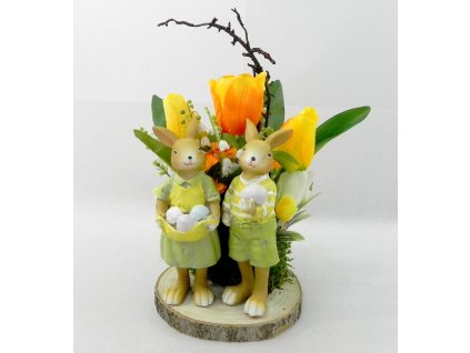 Jarný aranžmán - zajkovia na dreve 30 cm