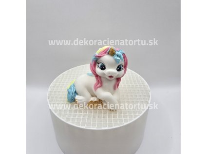 Figúrka jednorožec dúhova hriva.