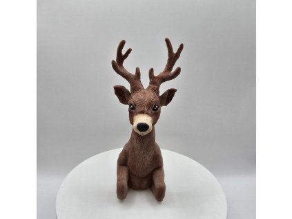Figúrka hnedého jeleňa s parožím a detailnou textúrou srsti.