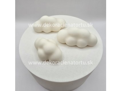 Sada troch bielych 3D obláčikov na zdobenie detskej torty.