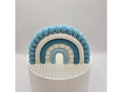 Boho dúha na tortu v odtieňoch modrej a bielej s výraznou bublinkovou textúrou.