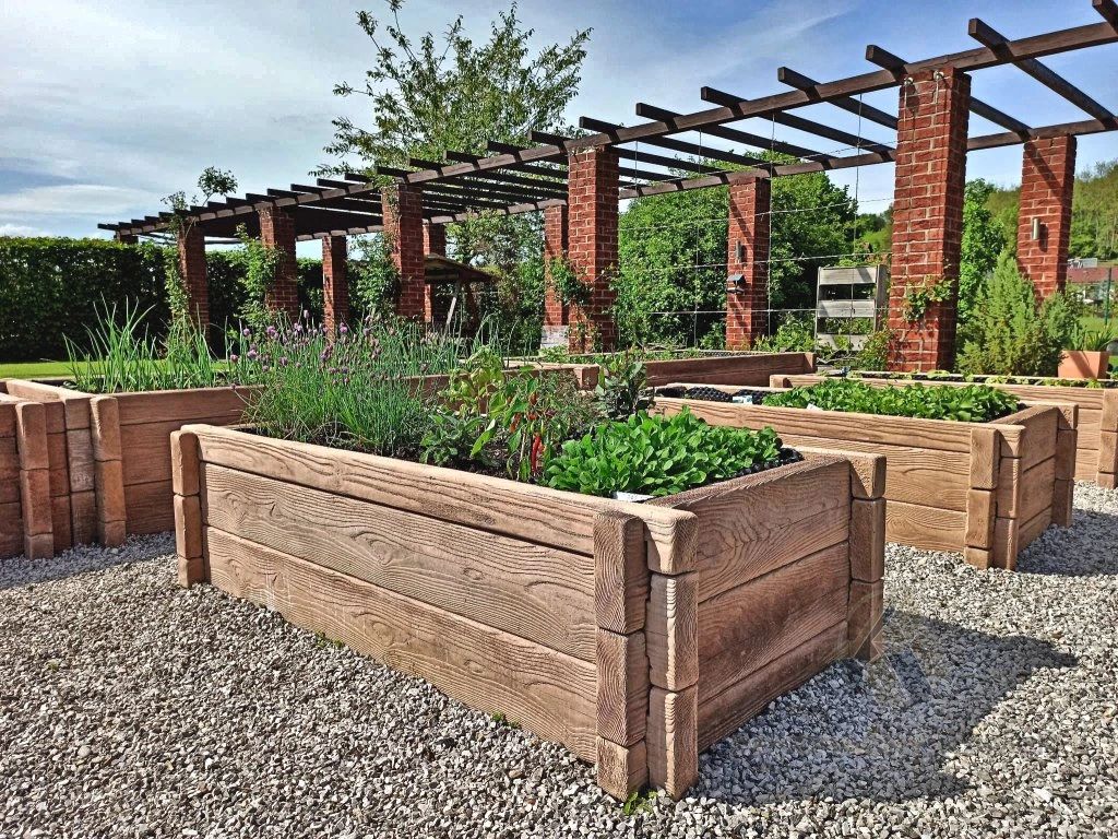 Vyvýšené záhony drevo-betón