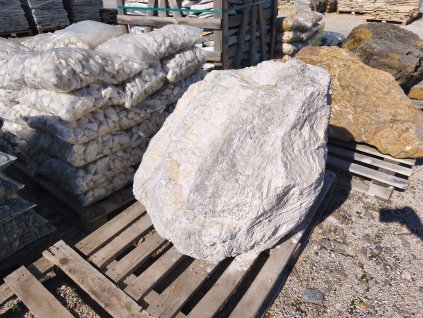 38432b80 480f 465b a40f 9558ea04135b