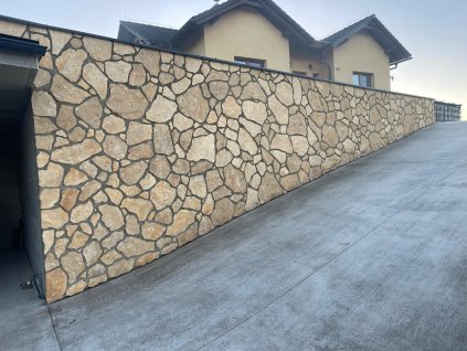 štiepaný žltý vápenec