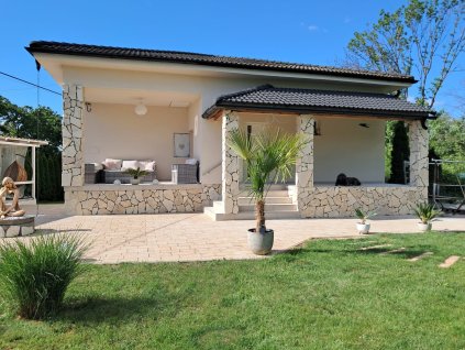 b78dd324 e472 4c9a bf5d caa76c741dcf