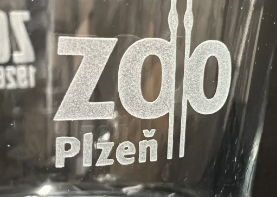 Pískovaný motiv na skle