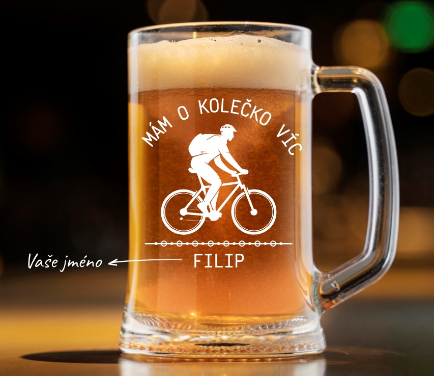 Dekorant Pivní půllitr pro cyklistu MÁM O KOLEČKO VÍC