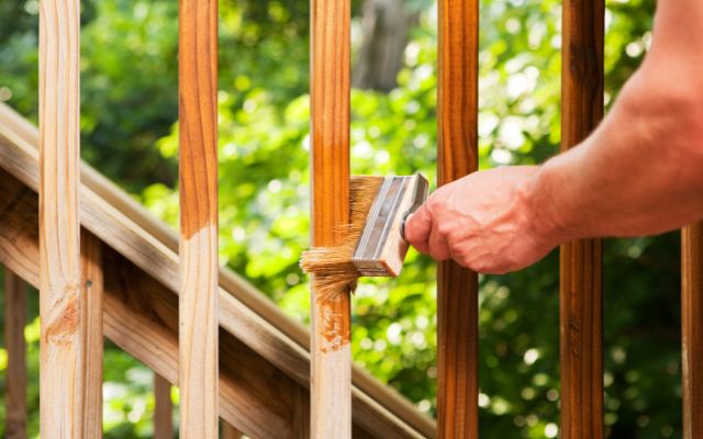 Farba na drevotriesku a farba na drevo: Ako vybrať tú správnu?