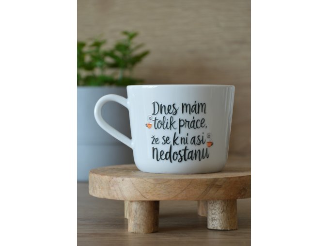 Vtipný hrníček "Dnes mám tolik práce, že se k ní asi nedostnu"