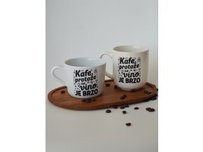 Hrnek „Kafe, protože na víno je brzo