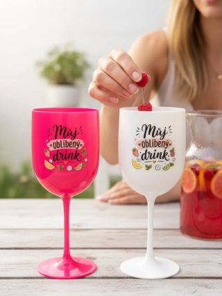 Plastový pohárek s vtipným nápisem „Můj oblíbený drink“ pro všechny milovnice osvěžujících nápojů, letních drinků a...
