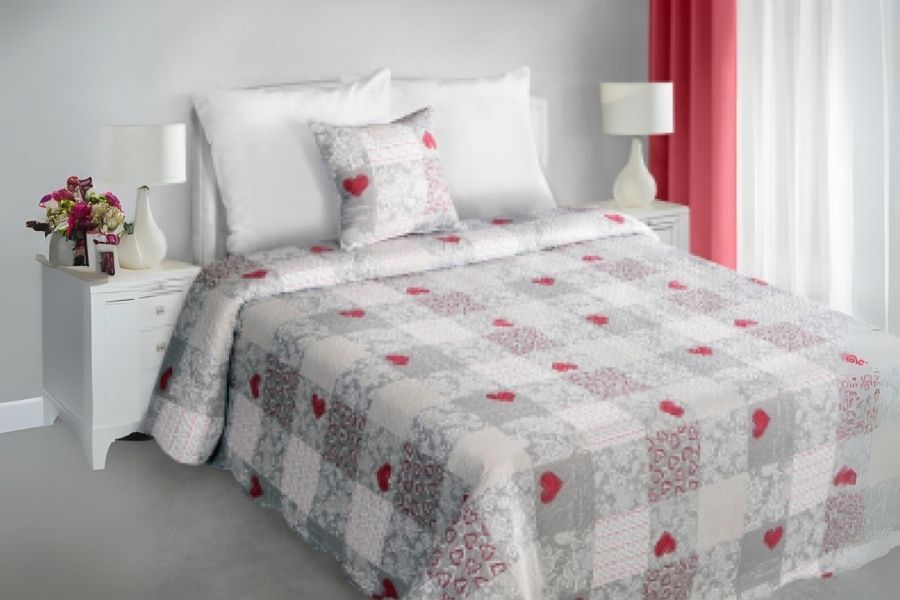 Správně zvolené přehozy na postel změní ložnici na ráj