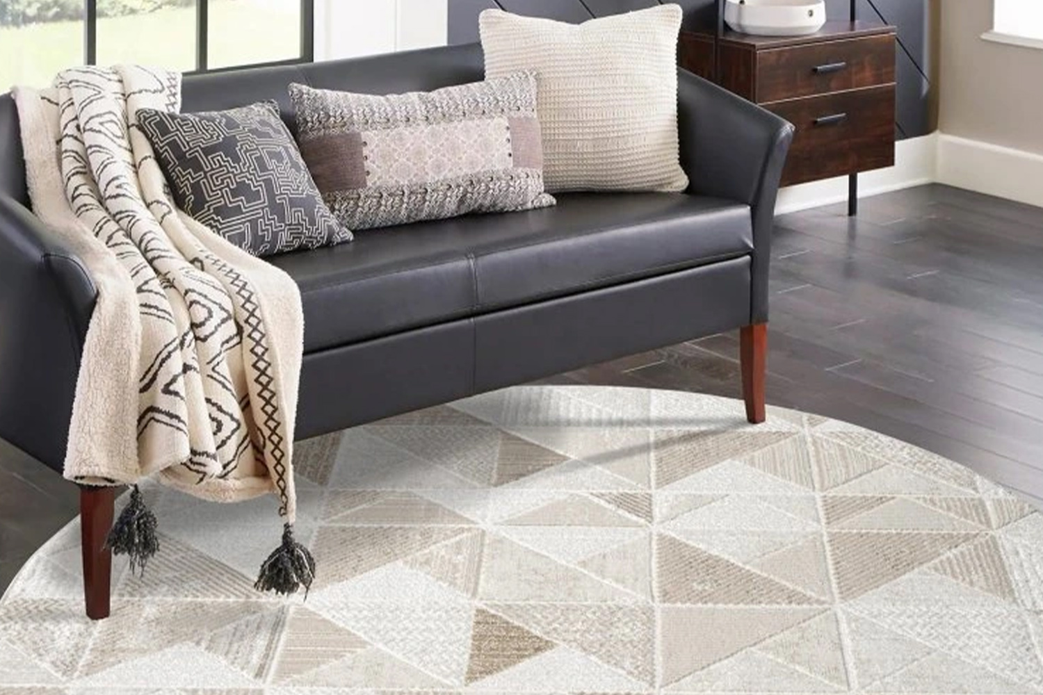 Jak odstranit nejčastější skvrny (víno, káva, olej) na koberci?