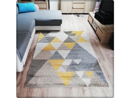 Moderní koberec RELAX - Žluté trouhelníky