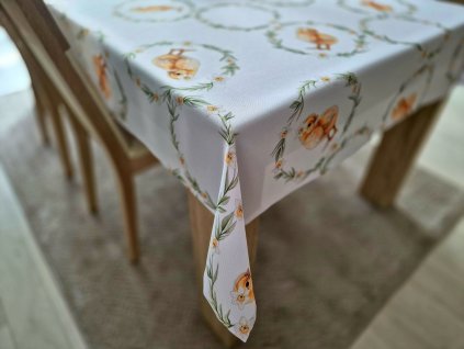 Velikonoční ubrus s potiskem Kuřátka