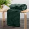 Deka SOFT s reliéfním vzorem a 3D efektem v tmavě zelené barvě (Rozměr deky 70x160cm)