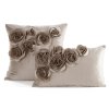 375422 1 obliecka na vankus s roses aplikaciou ruzi 30x50cm bezova