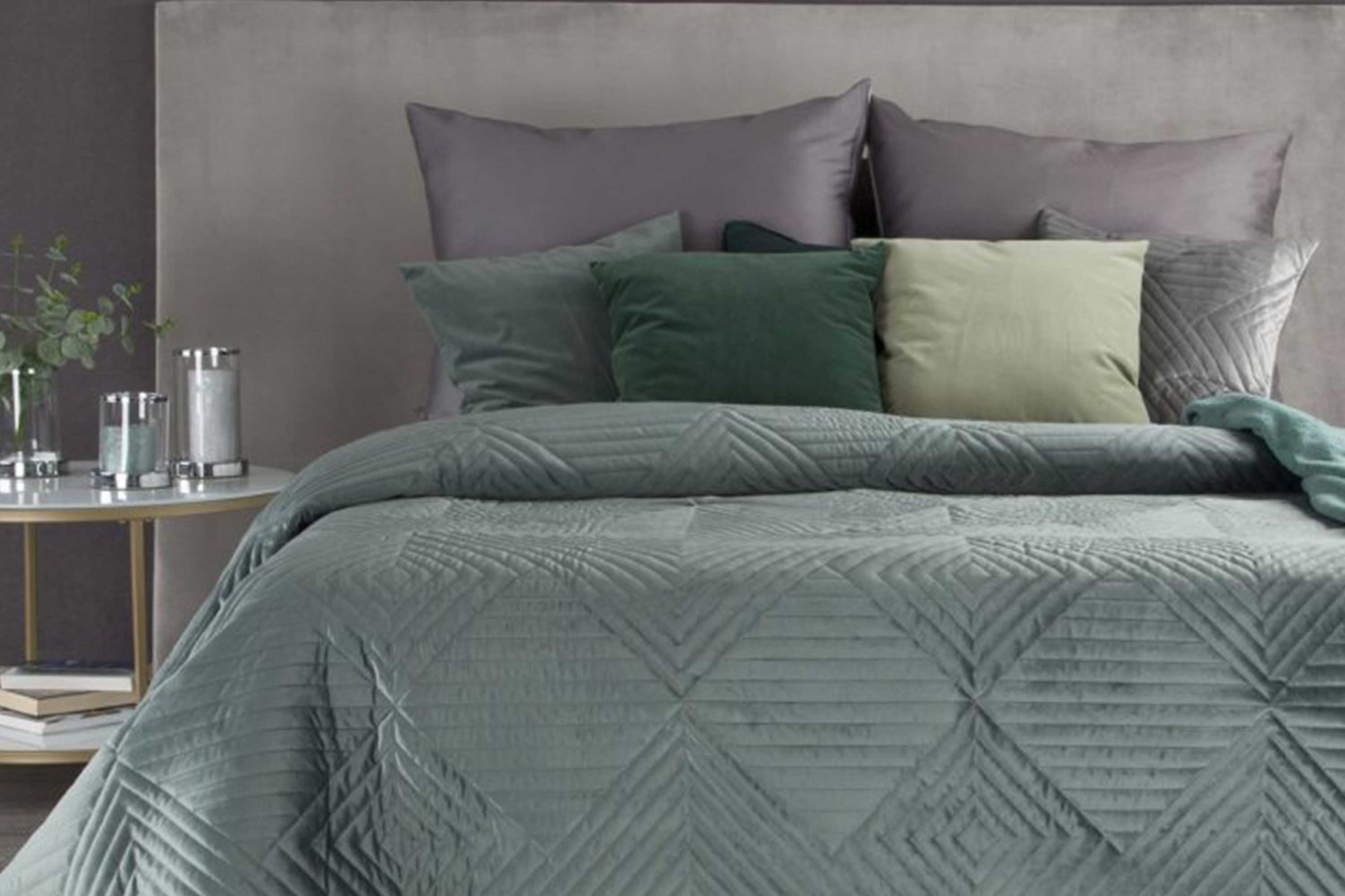 Prehoz na posteľ: praktický a štýlový doplnok