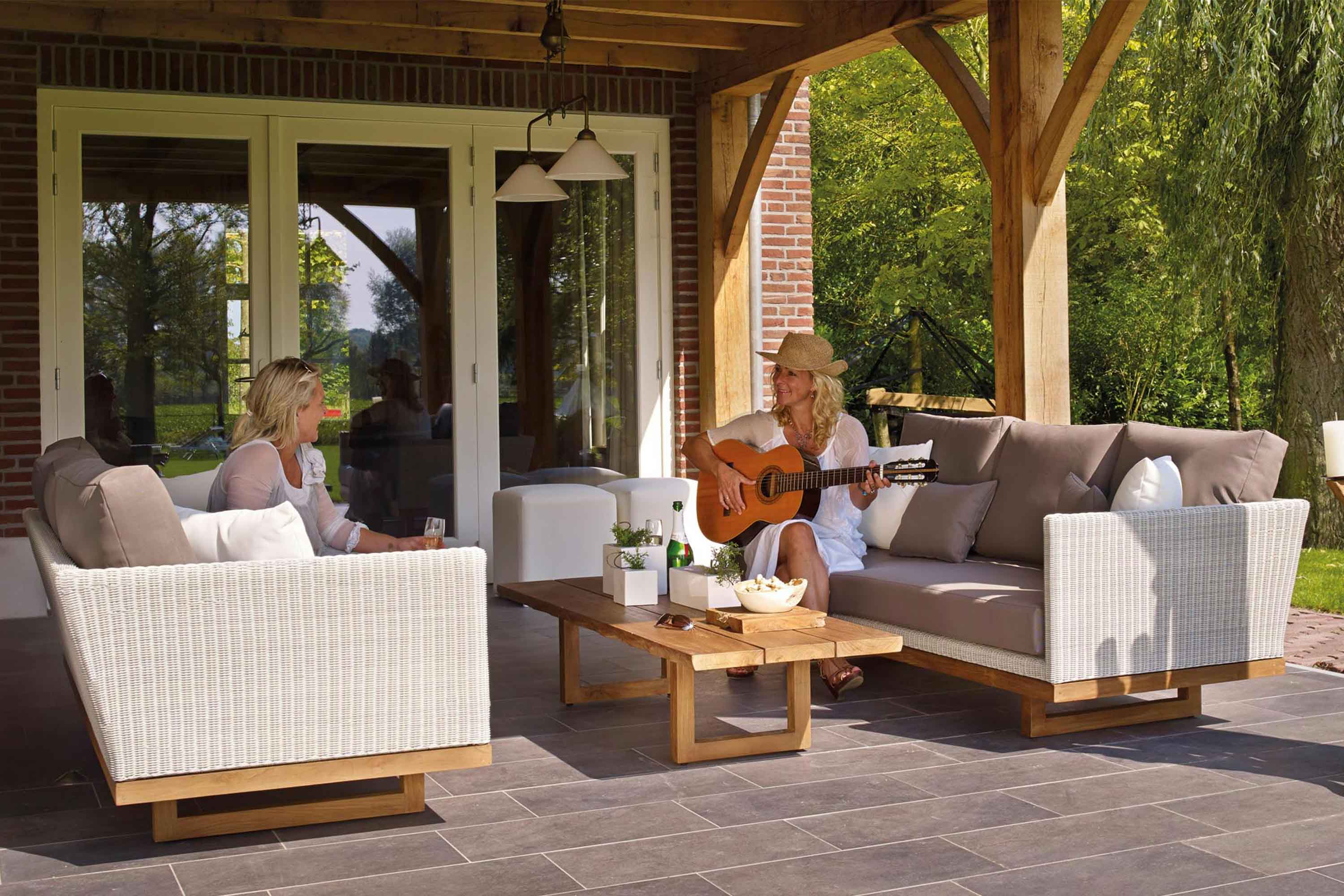 Jar na balkóne a terase: Vytvorte si príjemnú oázu oddychu