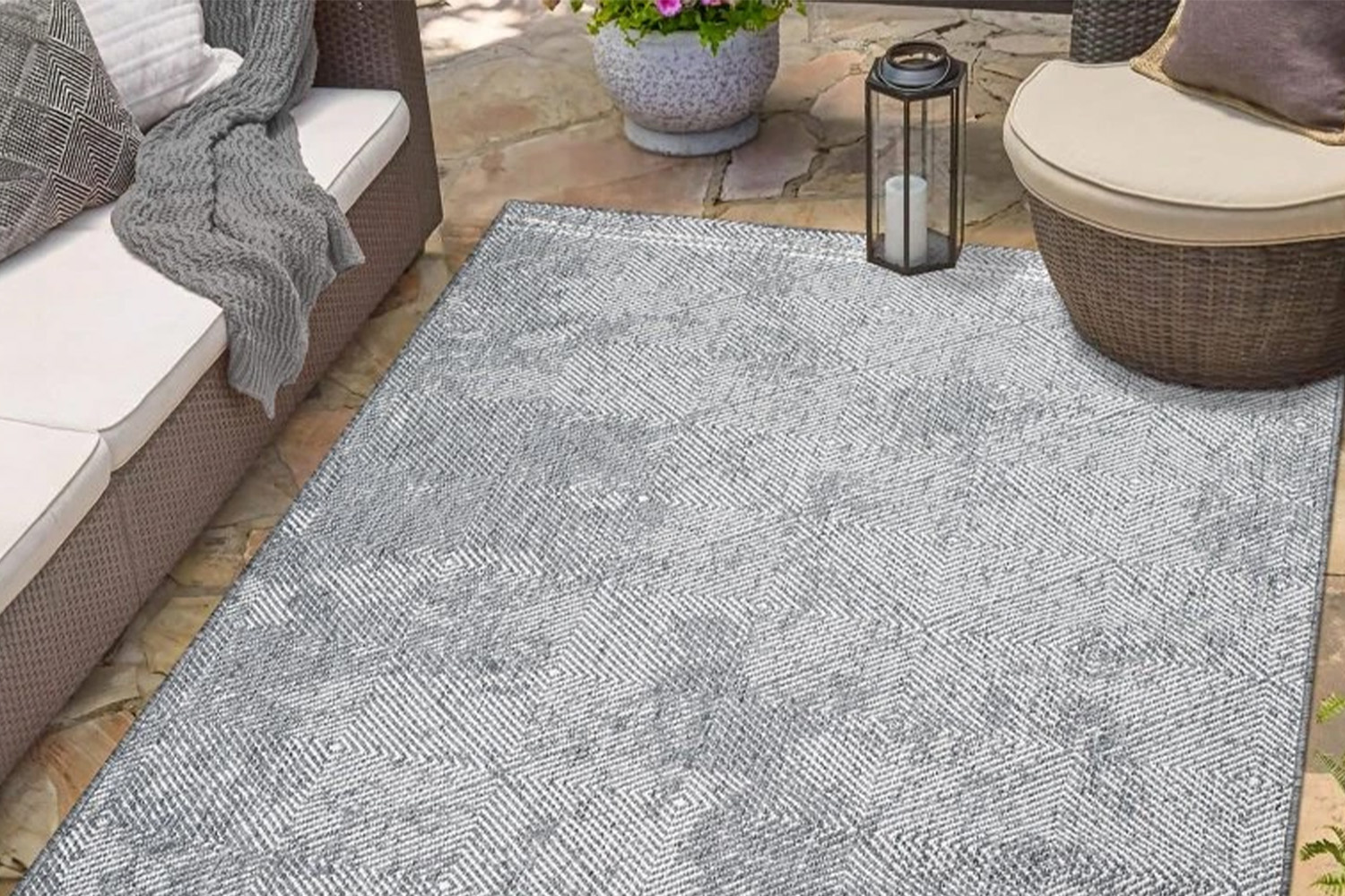 Moderné koberce do obývačky: Ako vybrať ten pravý pre váš interiér a udržať ho ako nový?