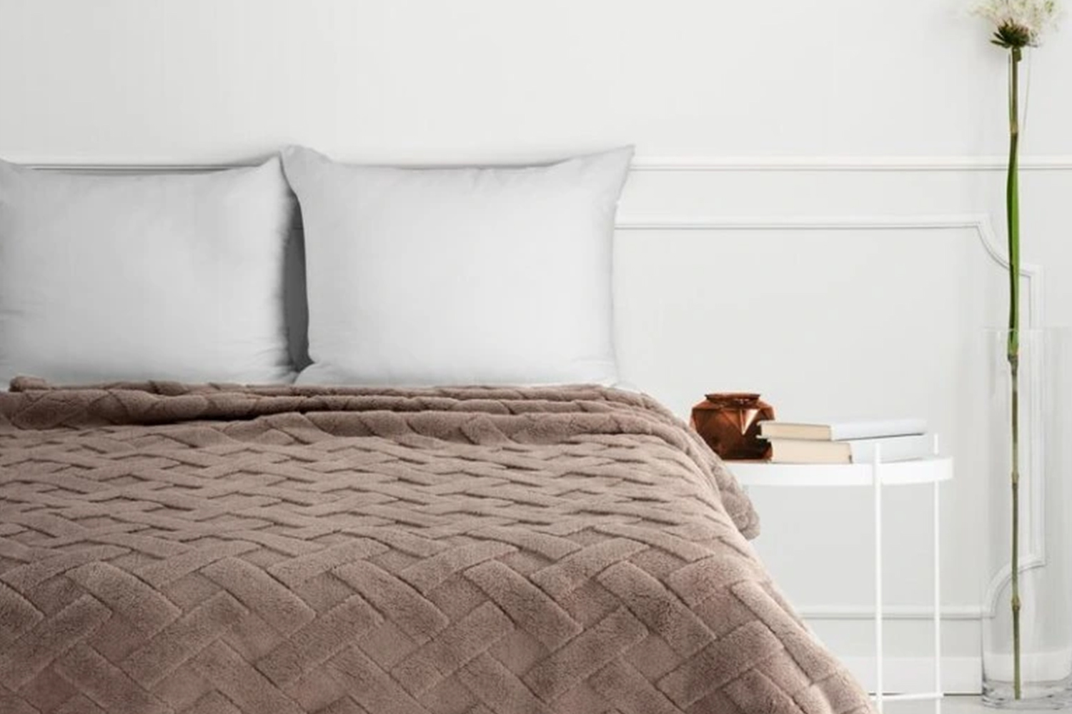 Výber deky na jeseň: Ako spojiť pohodlie a štýl vo vašom interiéri?