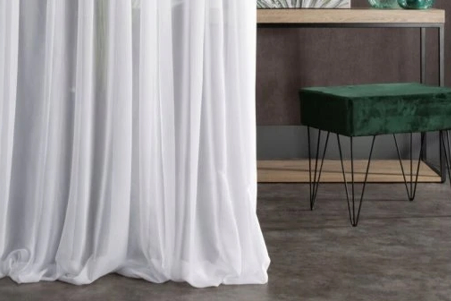 Záves alebo záclona? Porovnanie, ktoré ti uľahčí výber.