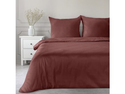 Saténové posteľné obliečky VERA s jemnými prúžkami v burgundy farbe