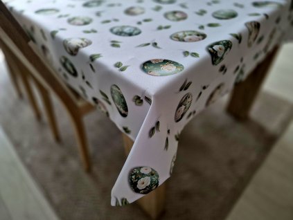 Veľkonočný obrus s potlačou vajíčok