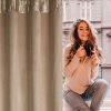 Luxusný zamatový záves so strapcami v béžovej farbe