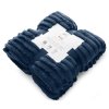 Deka SOFT s reliéfnym vzorom a 3D efektom v granátovomodrej farbe