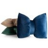 Dekoračný zamatový vankúš v tvare mašle - granátovomodrý