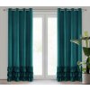 Zamatový záves MEGI s volánmi v tmavotyrkysovej farbe na dekoračné kolieska