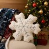 Dekoračný vankúš Snehová vločka z bouclé materiálu 38 x 38 cm