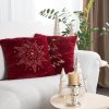 Vianočná dekoračná obliečka na vankúš s motívom stromčeka v bordovej farbe