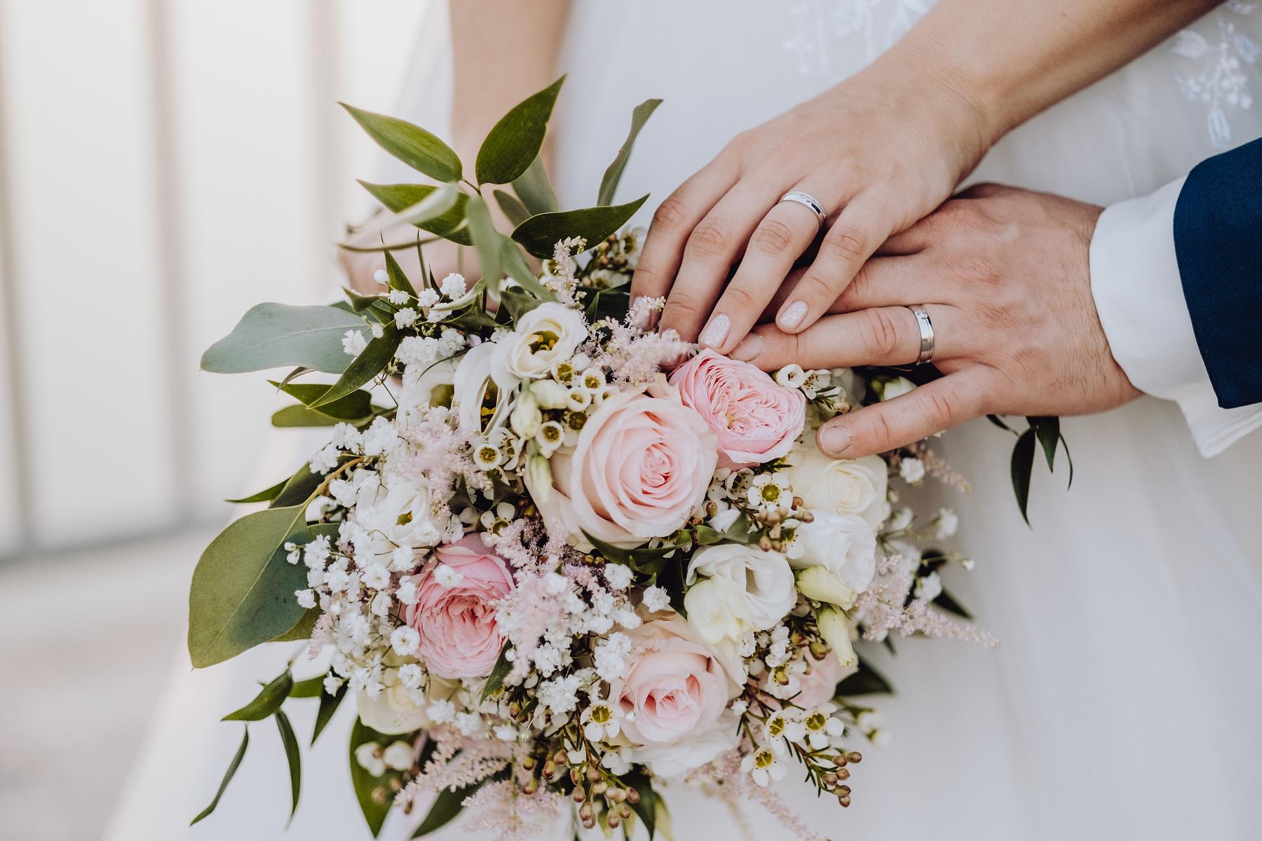 Krásné a kvalitní svatební květiny? Jedině Dekorboss.cz!