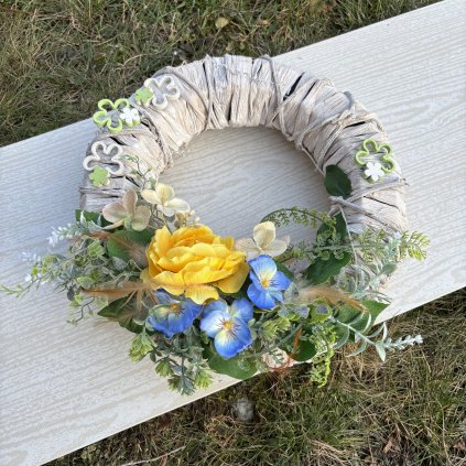 Proutěný věnec s Pryskyřníkem kód: JAR 10