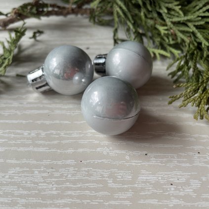 Baňka šedá 2cm/1ks