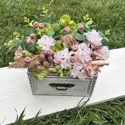 Dekorace v dřevěném šuplíku kód: CE 27